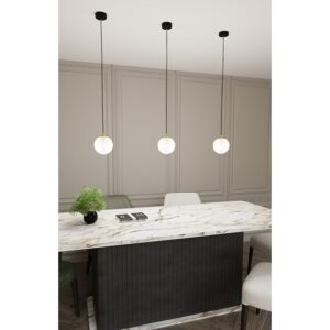 ROYAL 1 BL" reste le même en français, car il s'agit probablement d'un nom de produit ou d'une référence spécifique qui ne nécessite pas de traduction